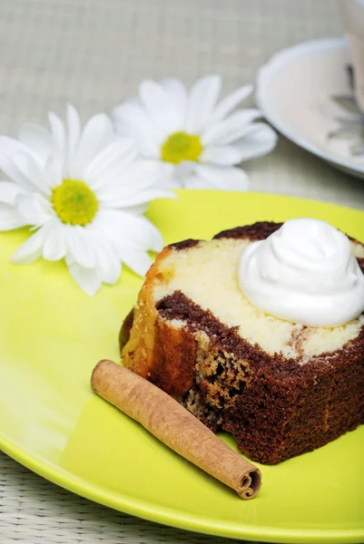Chocolate pound cake with whip cream — Stock Photo, Image