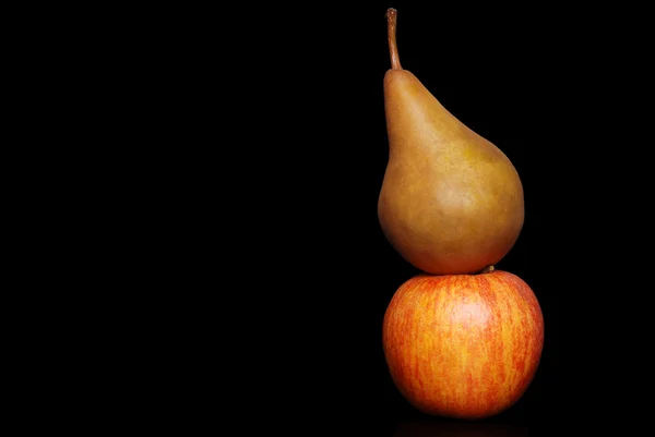 Apple and pear on black — Stock Photo, Image