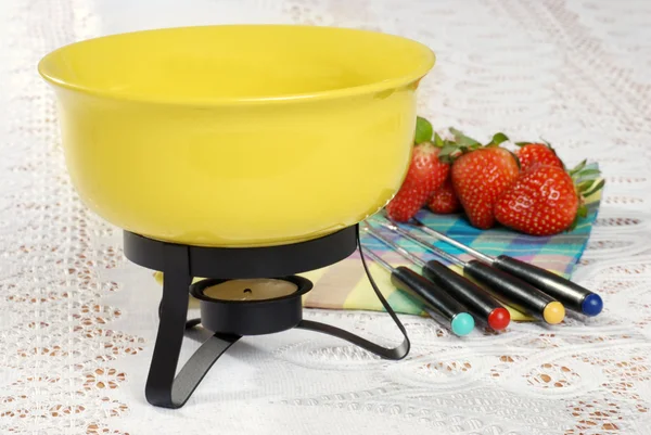 Zestaw do fondue skupić się na krawędzi miski — Zdjęcie stockowe