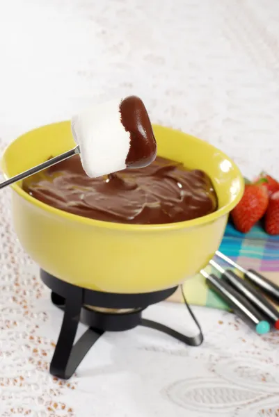 Marshmallow e fondue de frutas de chocolate — Fotografia de Stock