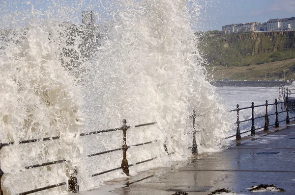 Sea crashing over railings — Stock Photo, Image