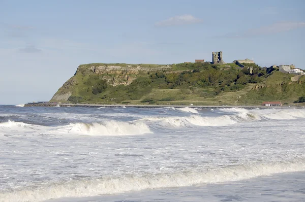 Big waves rolling in at Scarborough — Stock Photo, Image