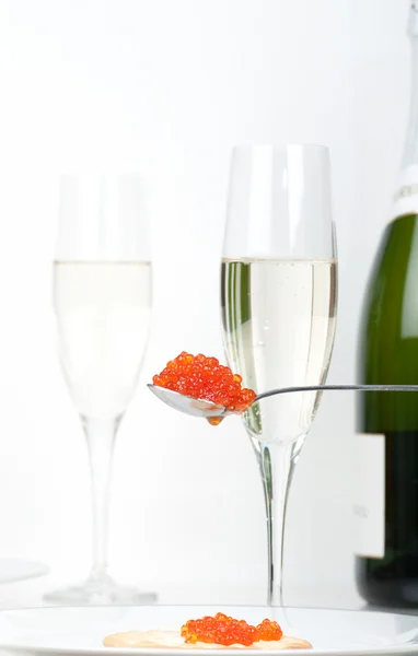 Havyar ve şampanya — Stok fotoğraf
