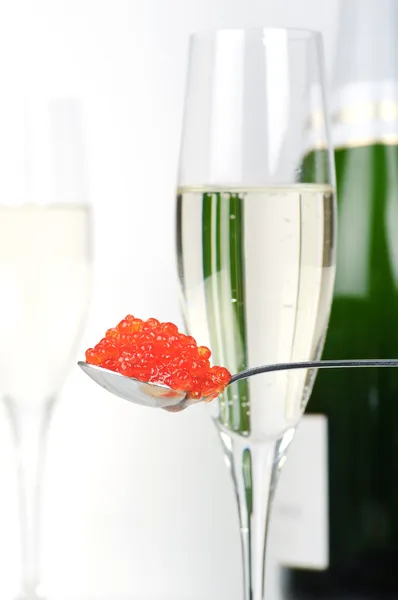 Havyar ve şampanya — Stok fotoğraf