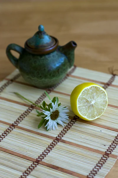 茶壶和柠檬 — 图库照片