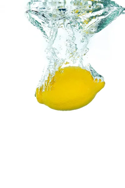 A lemon falling into into water — Stock Photo, Image