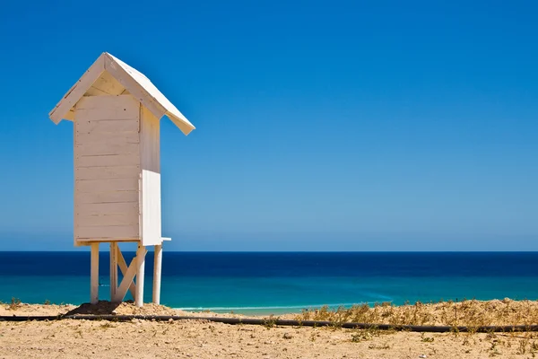 Dům na malé pláži — Stock fotografie