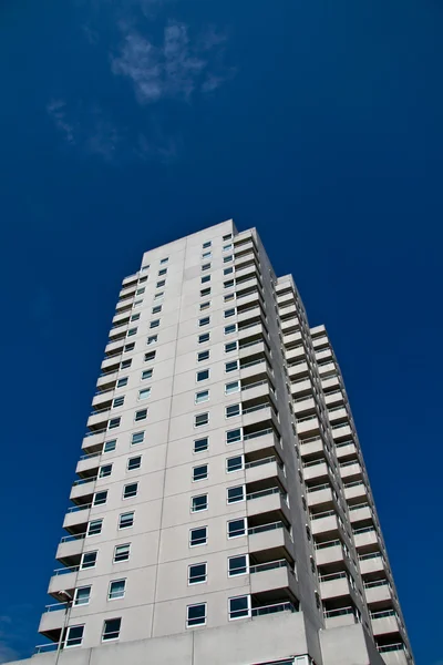 Un edificio de apartamentos —  Fotos de Stock