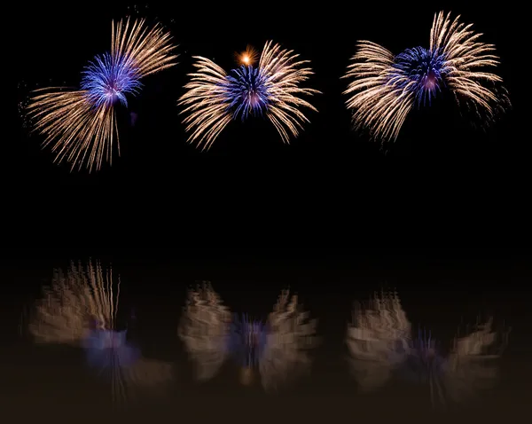 カラフルな花火を表示します。 — ストック写真