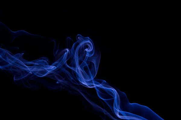 Синій кольоровим димом — стокове фото