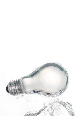 bir ampul sudan atlama