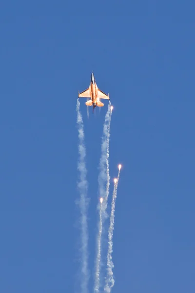 Dutch F16 lancia alcuni razzi — Foto Stock