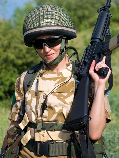 Flicka soldat — Stockfoto