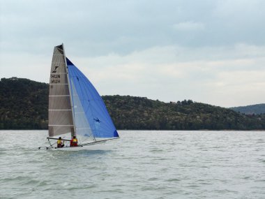 katamaran yelkenli tekne