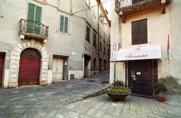 Маленькая площадь в Италии — стоковое фото