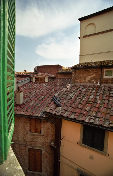 Dach z okna — Zdjęcie stockowe