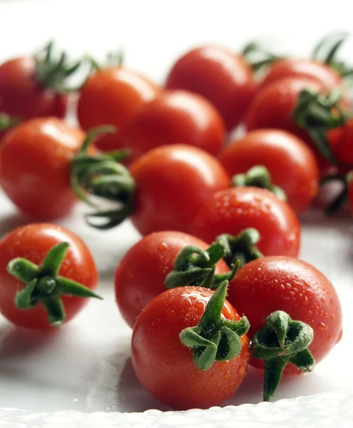Tomates cherry en un plato 1 — Foto de Stock