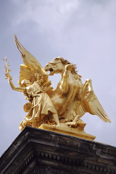 Golden statue2 — Stock Photo, Image