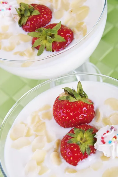 Yoghurt-curd dessert — Stock Photo, Image