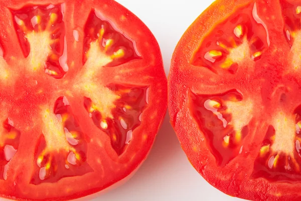 Zwei geschnittene Tomaten — Stockfoto
