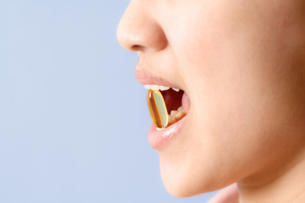 Принимая таблетки
