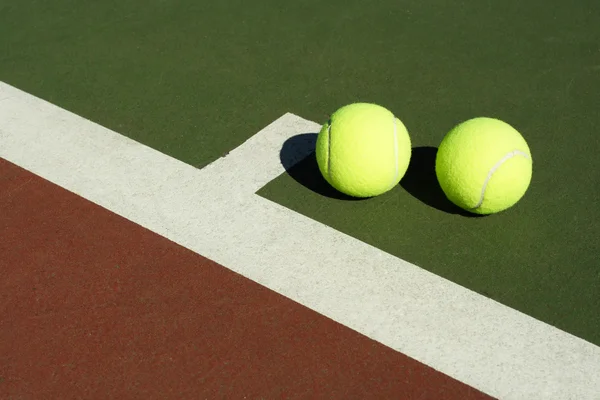 Twee tennisballen — Stockfoto