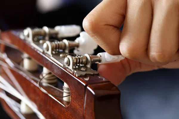 Guitar tuning — Stock Photo, Image