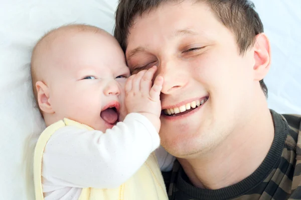 Szczęśliwe rodziny - ojciec i dziecko — Zdjęcie stockowe