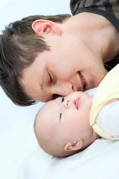 Familia feliz - padre y bebé — Foto de Stock
