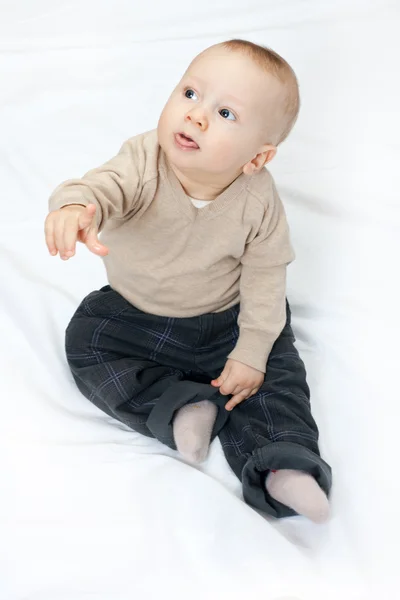 Retrato do bebê no branco — Fotografia de Stock