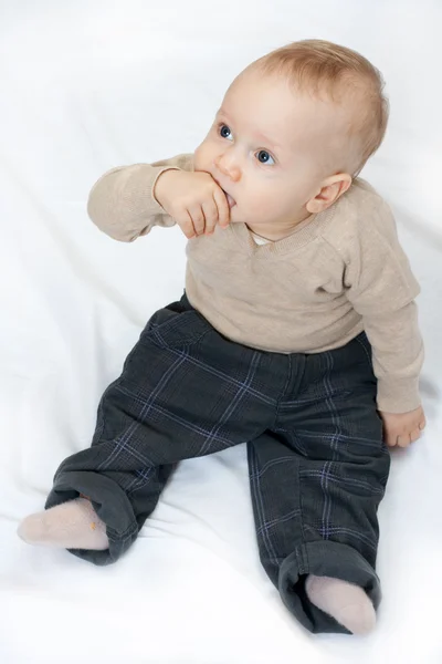 Baby porträtt på vit — Stockfoto