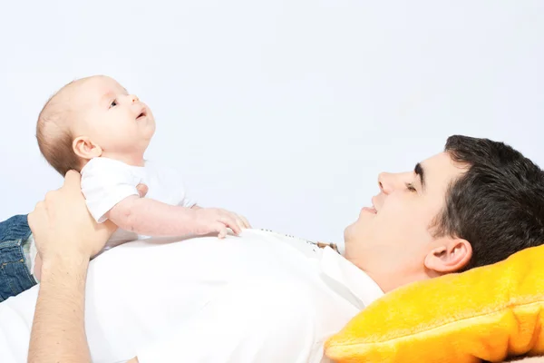 Lycklig familj - far och baby — Stockfoto