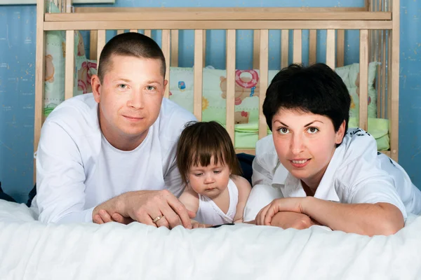 Aile ana - baba, anne ve kızı — Stok fotoğraf