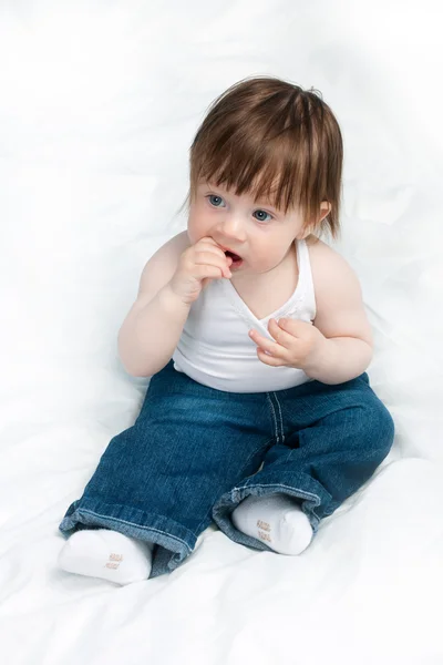 白の赤ちゃんの少女の肖像画 — ストック写真