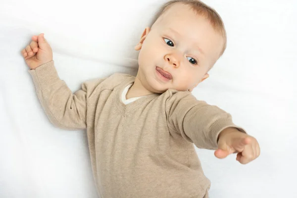 Baby porträtt på vit — Stockfoto
