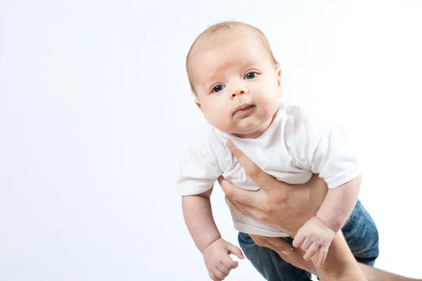 Lilla baby i far händer — Stockfoto
