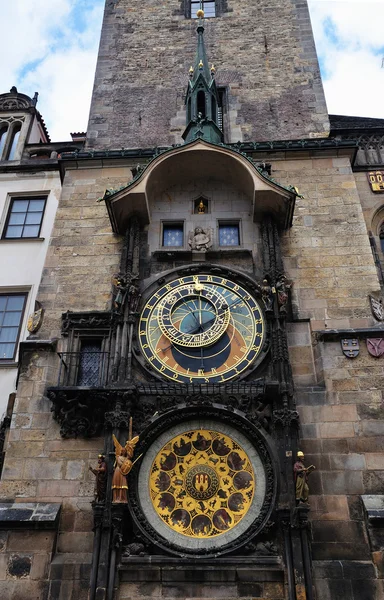 Reloj en la torre del ayuntamiento — Foto de Stock