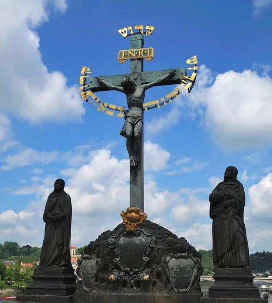 查尔斯桥雕像圣十字 — 图库照片