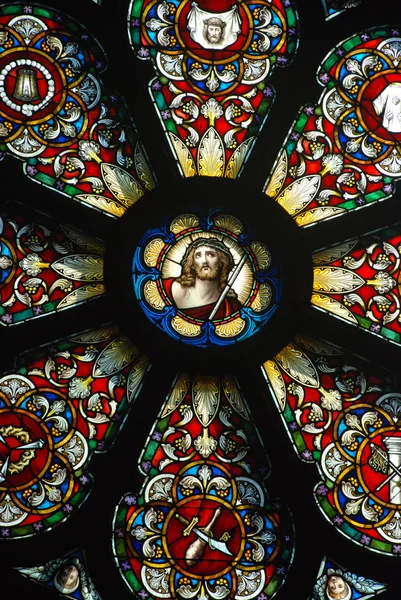 Okno ze szczegółami w kościele — Zdjęcie stockowe