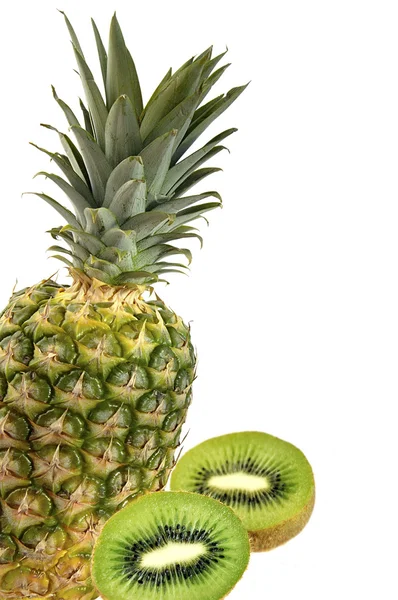 Pineapple and kiwi isolated over white. — Stock Photo, Image