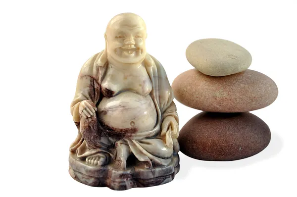 Nevető buddha és kiegyensúlyozó kövek. — Stock Fotó