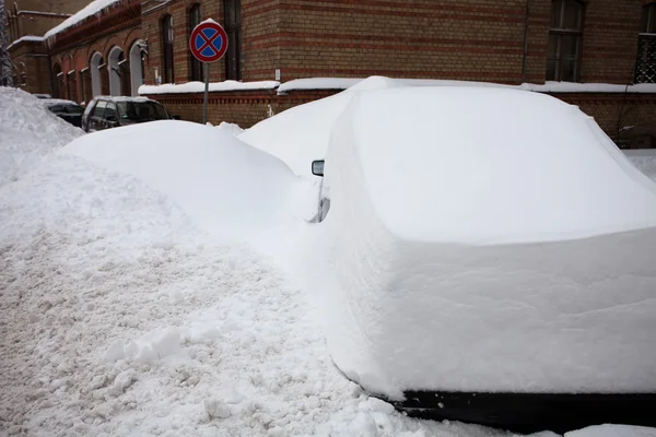 Neve carros cobertos — Fotografia de Stock