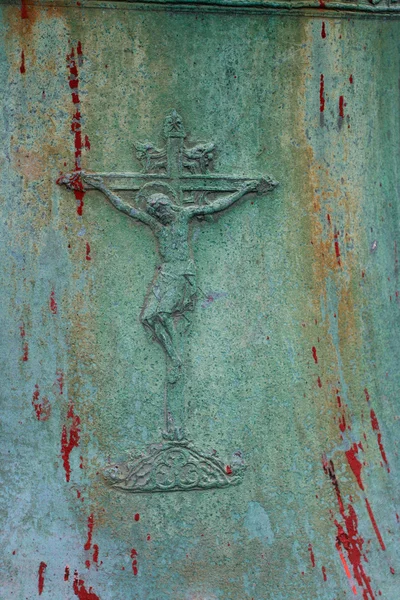 Antigo crucifixo metálico — Fotografia de Stock