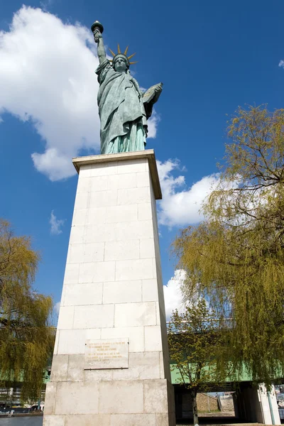 Estátua da liberdade em Paris — Fotografia de Stock