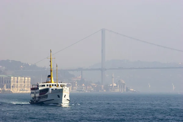 Passenger ferry in Bosporus Strait, Ista — Stock Photo, Image