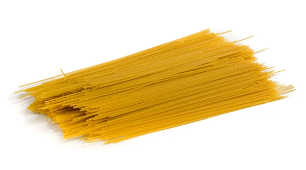 Espaguete amarelo com sombra sobre fundo branco — Fotografia de Stock