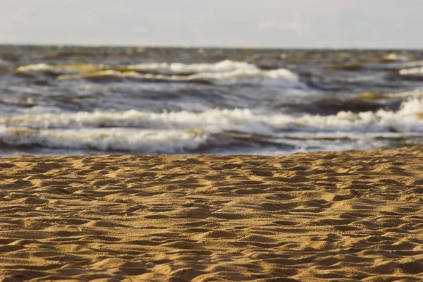 Lábnyomok a homokos strand — Stock Fotó