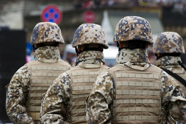 Soldados no desfile militar — Fotografia de Stock