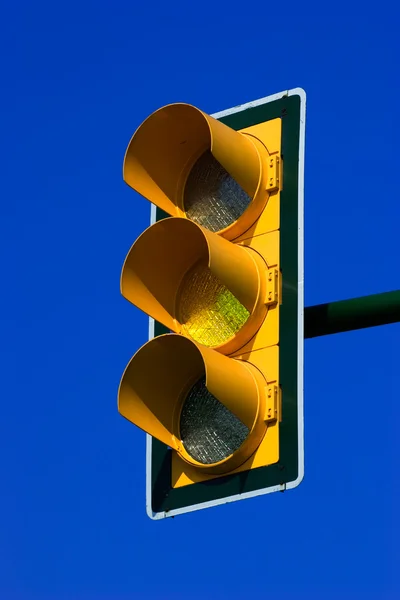 Sarı trafik ışığı — Stok fotoğraf