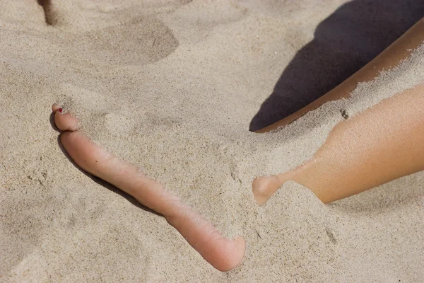 Leg in sand — Stock Photo, Image